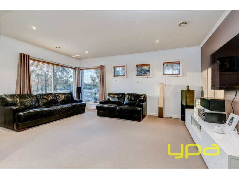 27 Parkes Way, Burnside Heights VIC 3023