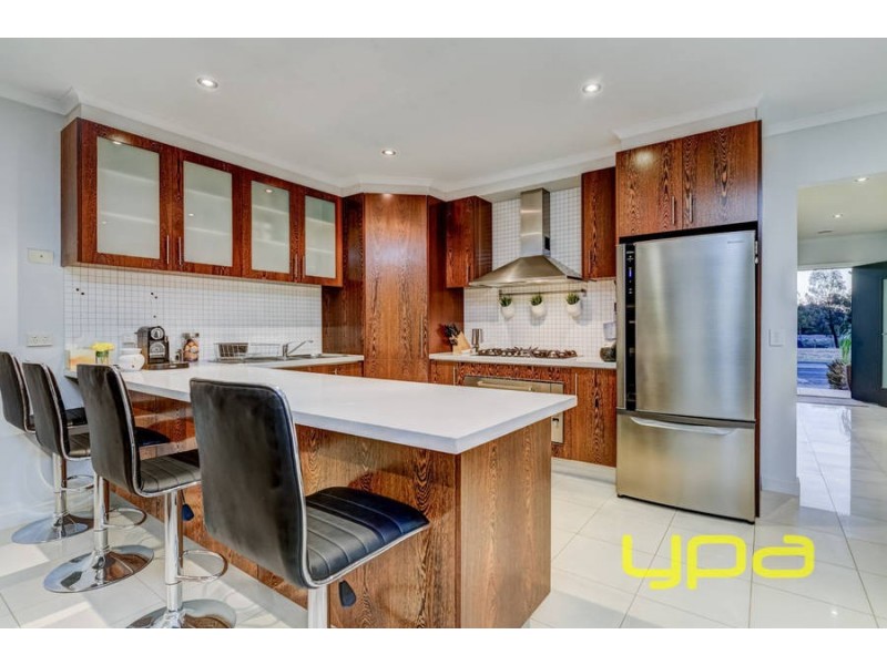 27 Parkes Way, Burnside Heights VIC 3023