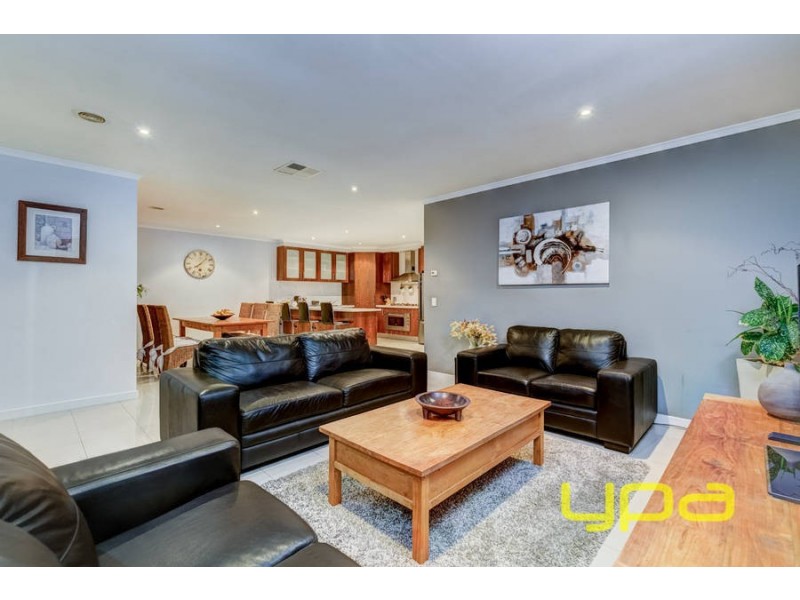 27 Parkes Way, Burnside Heights VIC 3023
