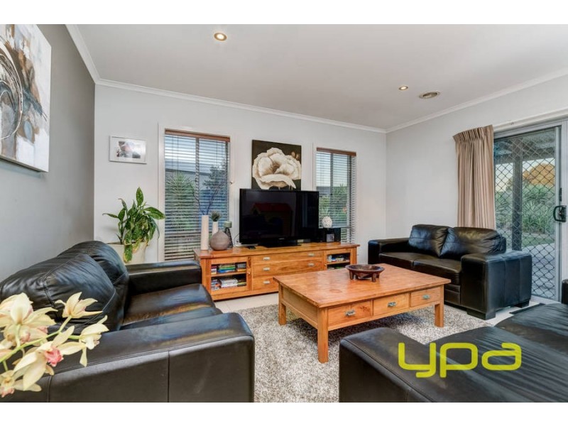 27 Parkes Way, Burnside Heights VIC 3023