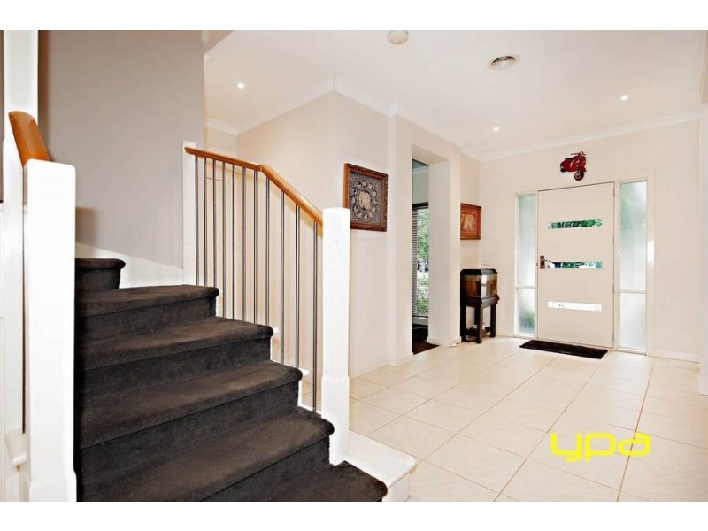 10 The Avenue, Caroline Springs VIC 3023