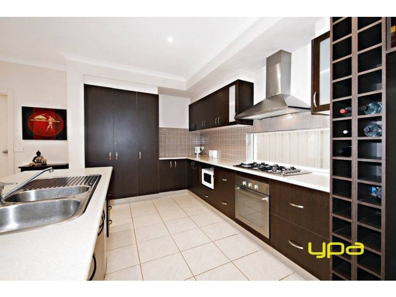 10 The Avenue, Caroline Springs VIC 3023