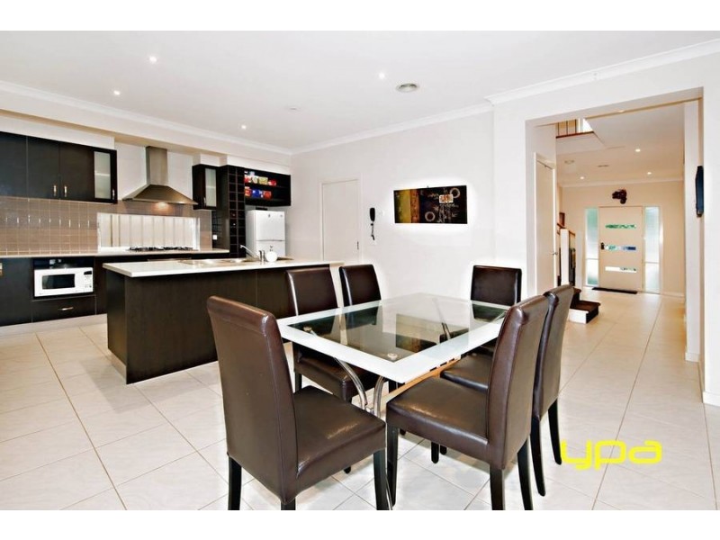 10 The Avenue, Caroline Springs VIC 3023