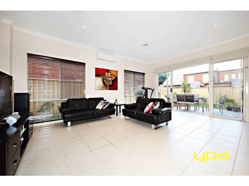 10 The Avenue, Caroline Springs VIC 3023