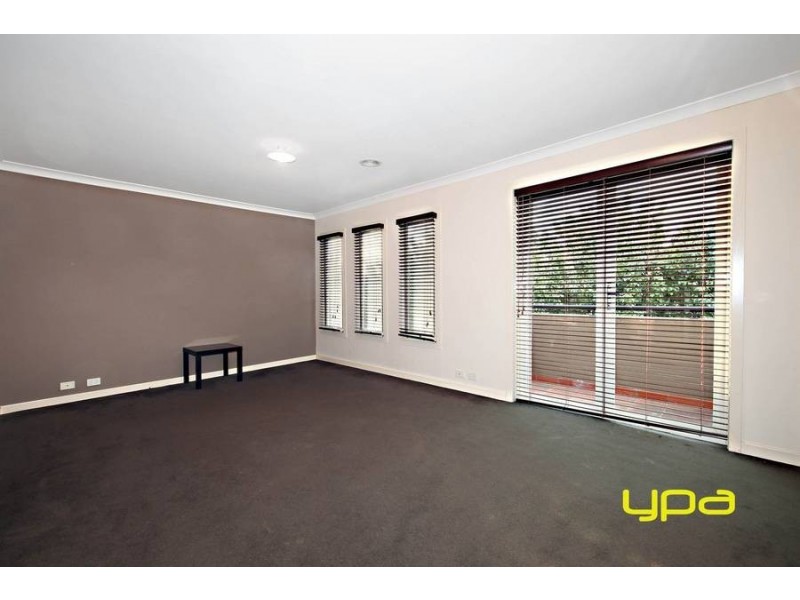 10 The Avenue, Caroline Springs VIC 3023