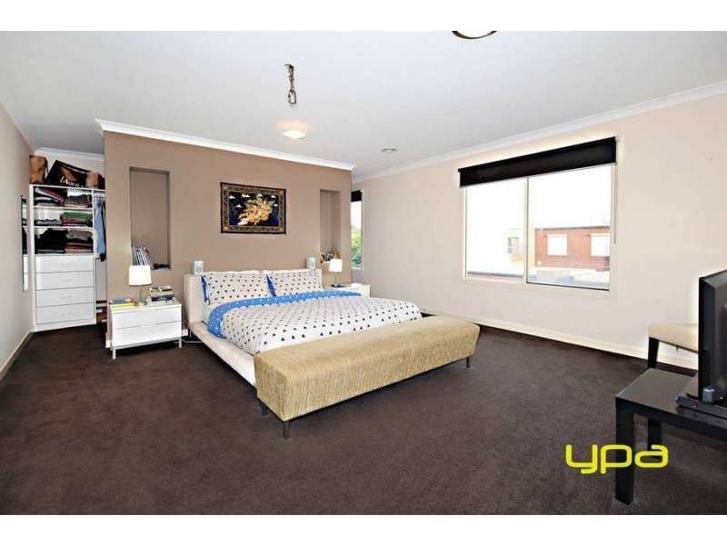 10 The Avenue, Caroline Springs VIC 3023