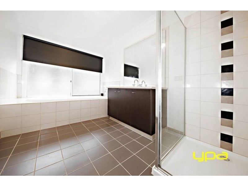 10 The Avenue, Caroline Springs VIC 3023
