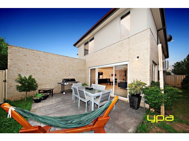 10 The Avenue, Caroline Springs VIC 3023