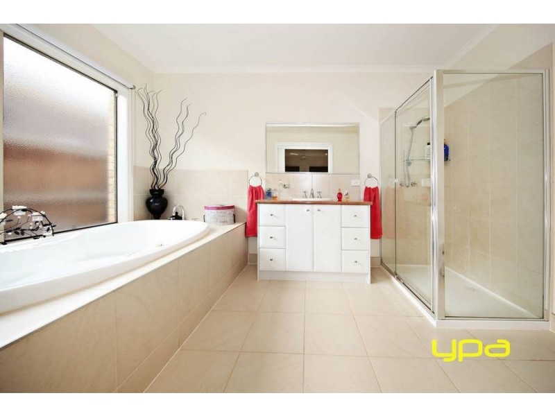 62 Inglewood Drive, Burnside Heights VIC 3023