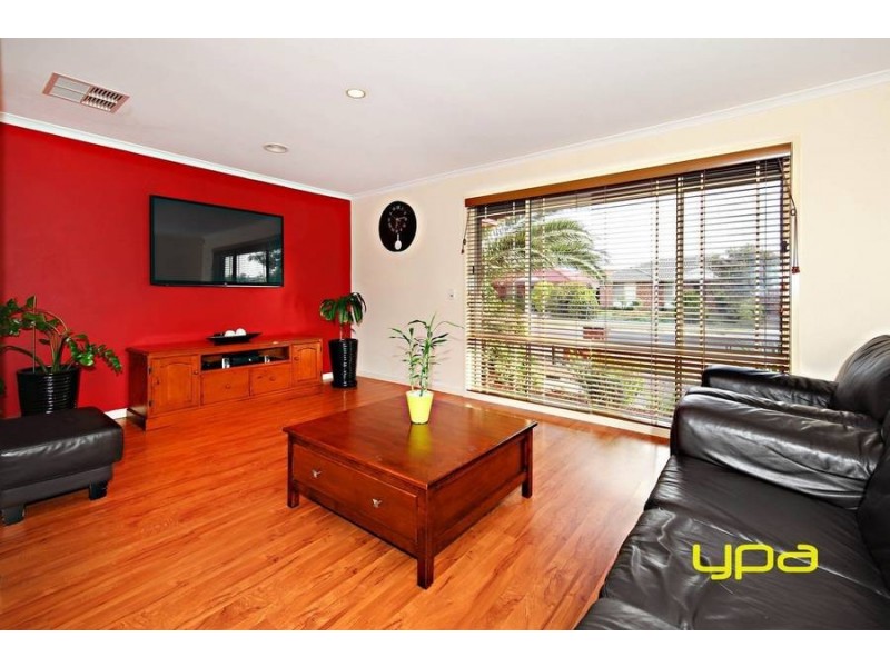 24 Kellys Avenue, Burnside VIC 3023