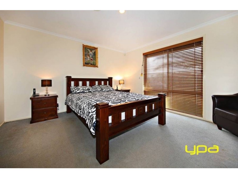 24 Kellys Avenue, Burnside VIC 3023