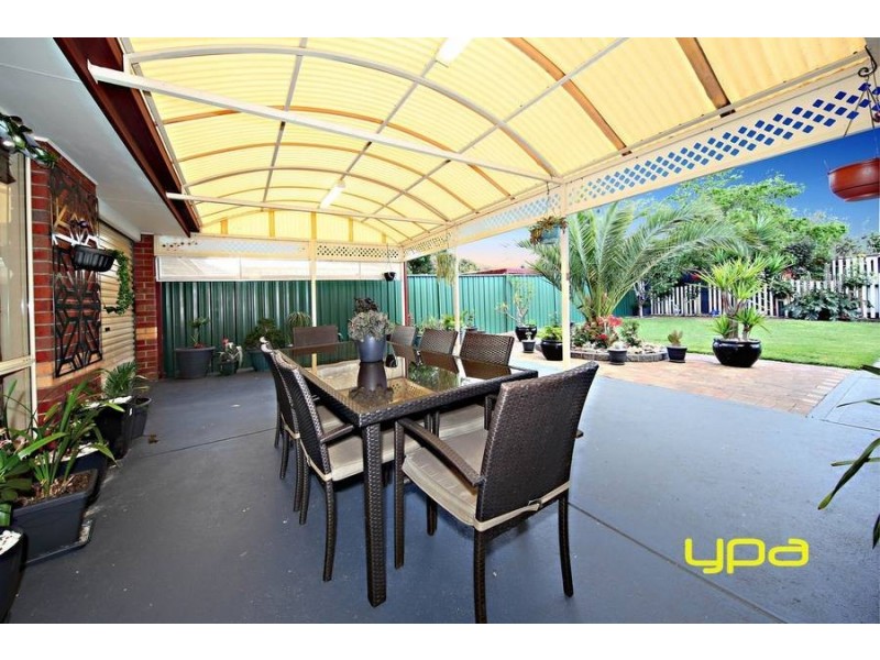 24 Kellys Avenue, Burnside VIC 3023