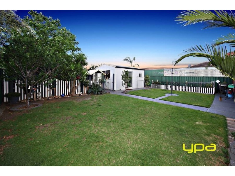 24 Kellys Avenue, Burnside VIC 3023