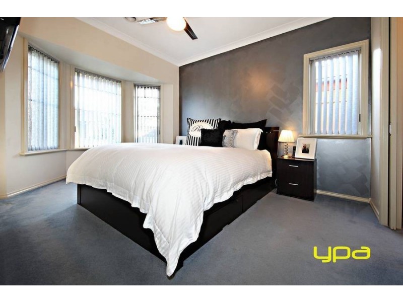 8 Great Barr Crescent, Caroline Springs VIC 3023