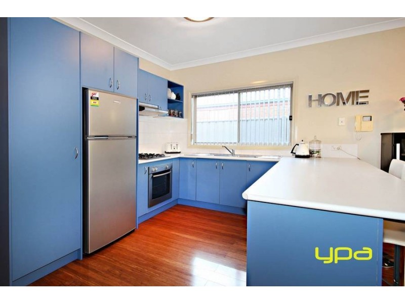 8 Great Barr Crescent, Caroline Springs VIC 3023