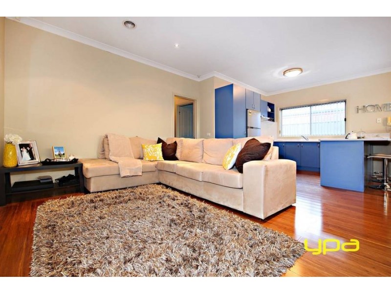 8 Great Barr Crescent, Caroline Springs VIC 3023