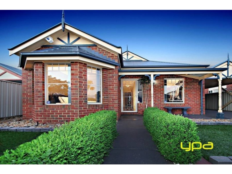 8 Great Barr Crescent, Caroline Springs VIC 3023