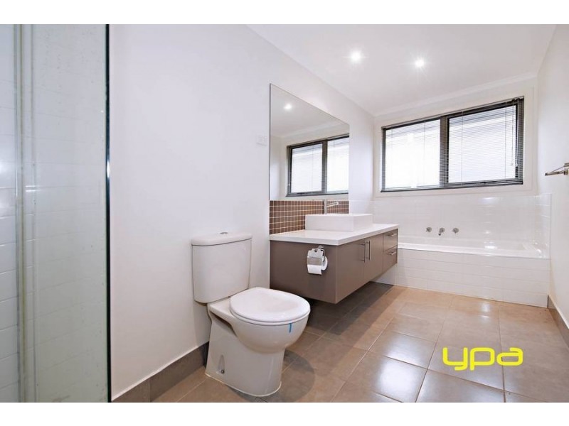 3 Elgar Lane, Caroline Springs VIC 3023