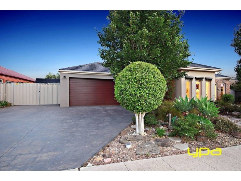 17 Lindley Avenue, Caroline Springs VIC 3023