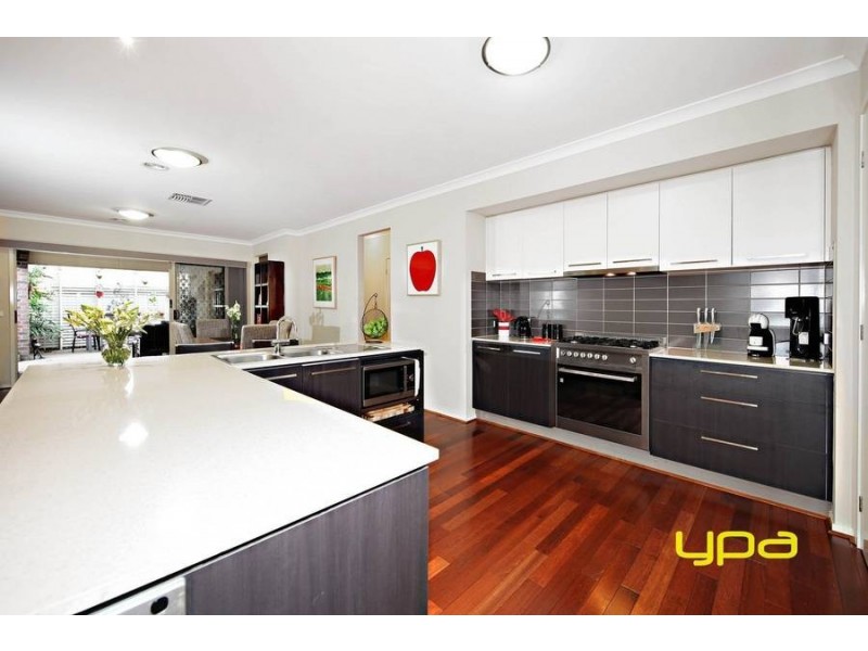 17 Lindley Avenue, Caroline Springs VIC 3023