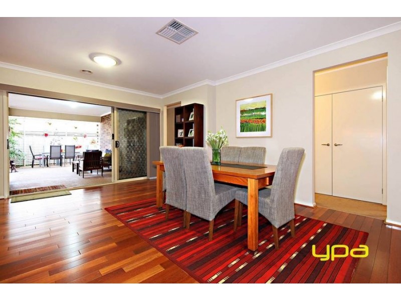 17 Lindley Avenue, Caroline Springs VIC 3023