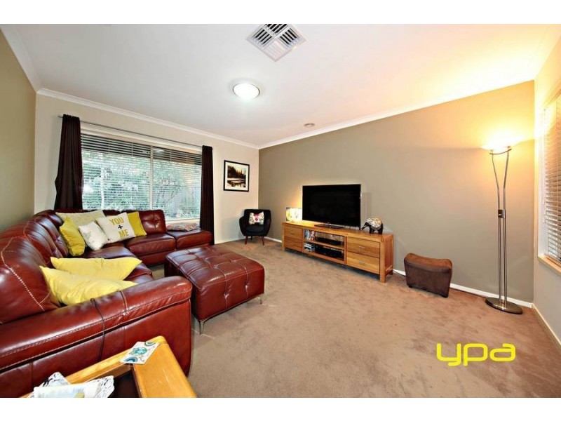 17 Lindley Avenue, Caroline Springs VIC 3023