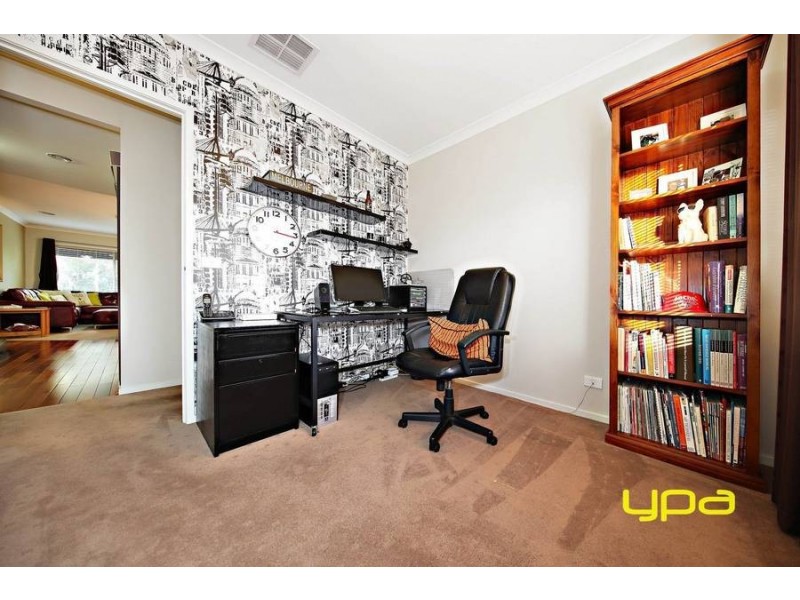 17 Lindley Avenue, Caroline Springs VIC 3023