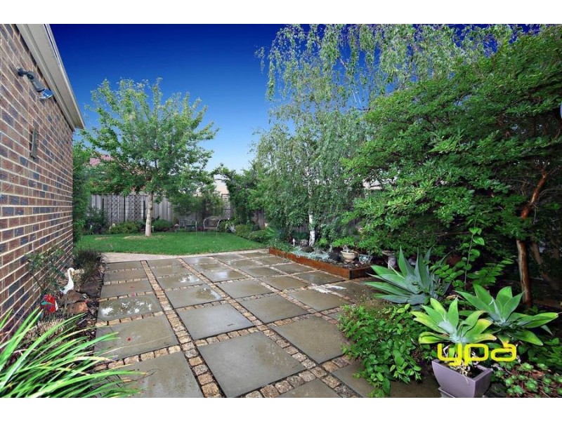 17 Lindley Avenue, Caroline Springs VIC 3023