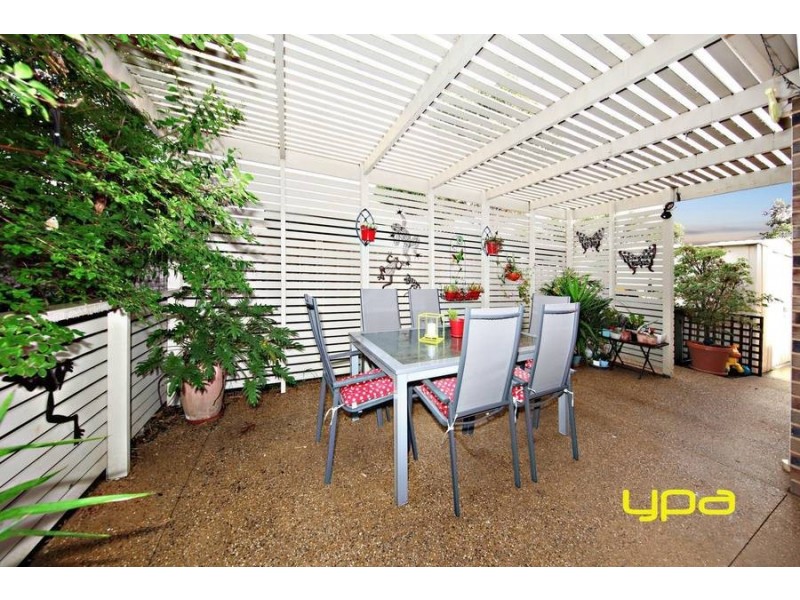 17 Lindley Avenue, Caroline Springs VIC 3023