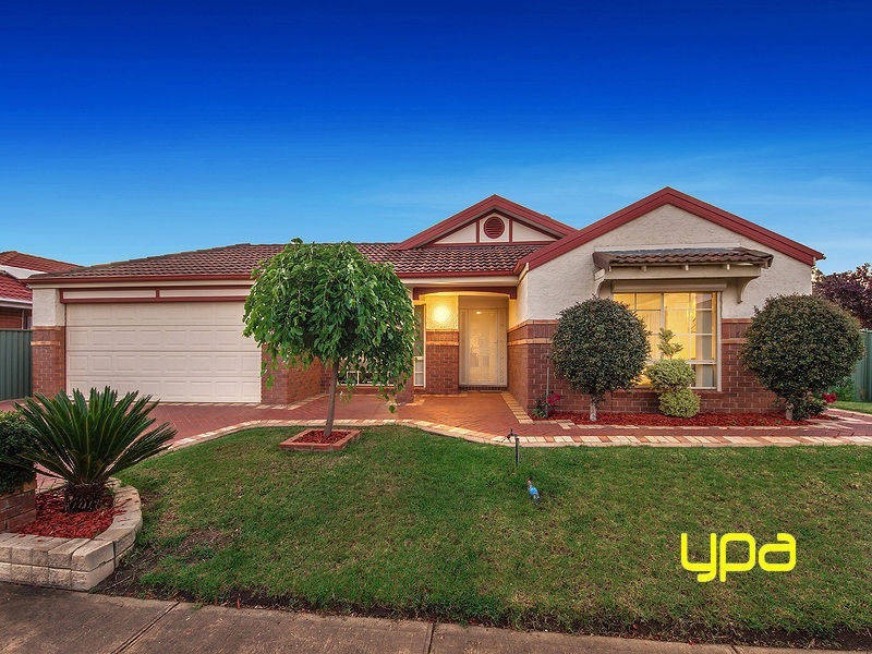10 Daylesford Terrace, Caroline Springs VIC 3023