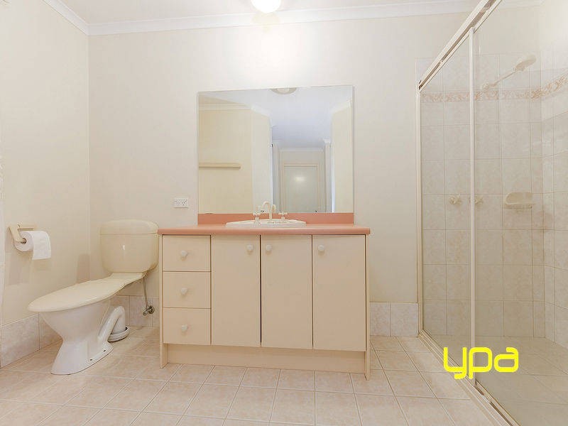 10 Daylesford Terrace, Caroline Springs VIC 3023