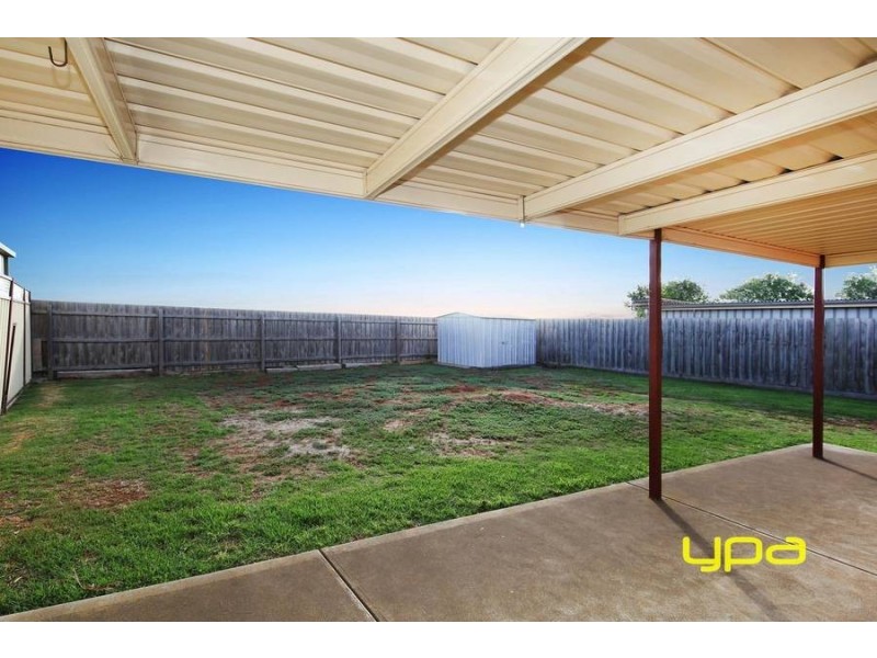 19 Stewart Crescent, Rockbank VIC 3335