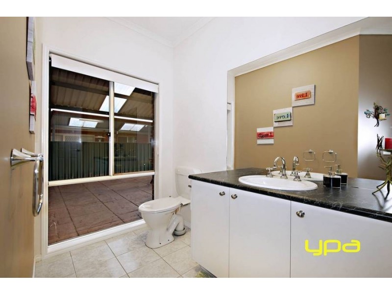 10 Mockridge Avenue, Burnside VIC 3023