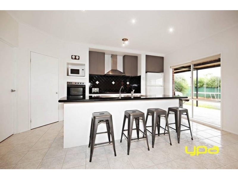 10 Mockridge Avenue, Burnside VIC 3023