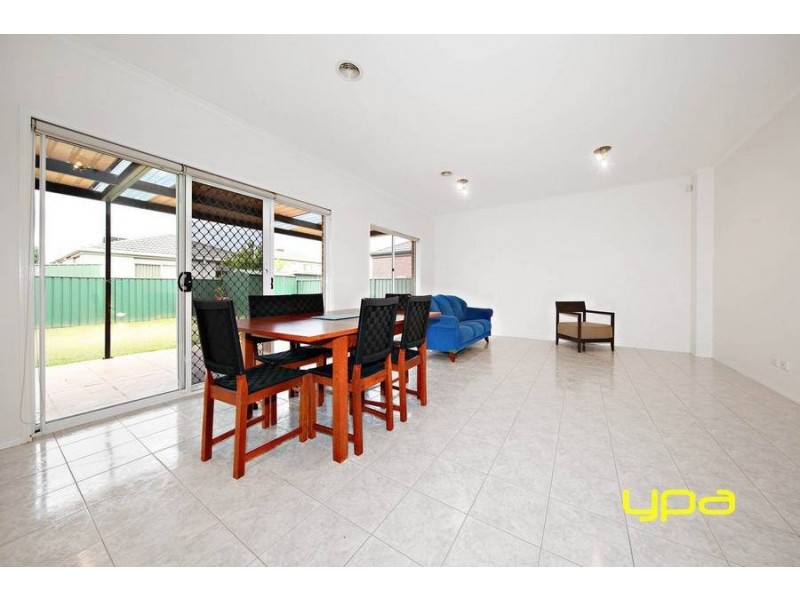 10 Mockridge Avenue, Burnside VIC 3023