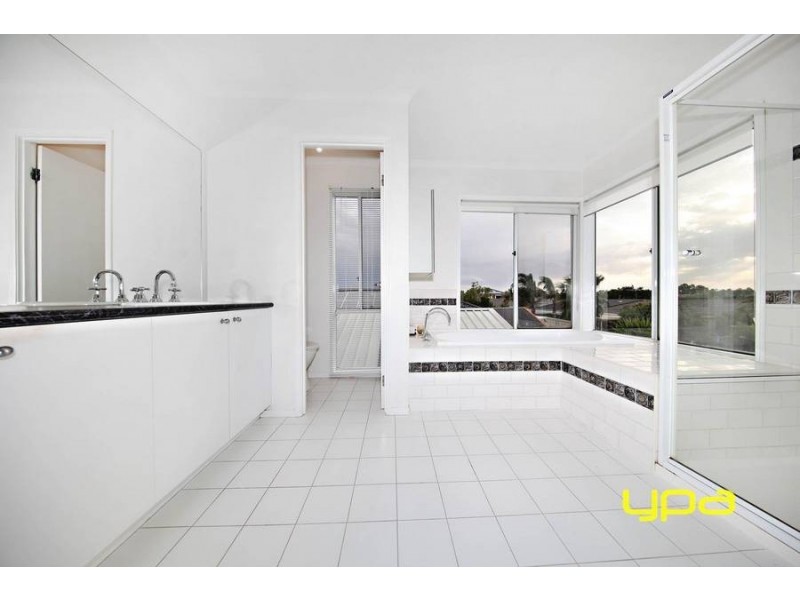 10 Mockridge Avenue, Burnside VIC 3023