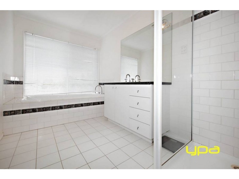 10 Mockridge Avenue, Burnside VIC 3023