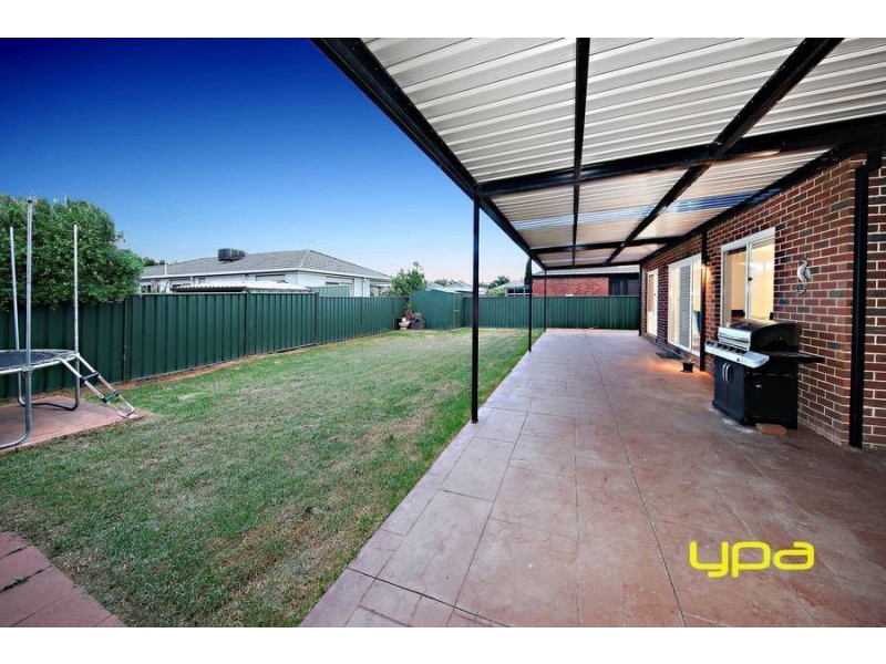 10 Mockridge Avenue, Burnside VIC 3023