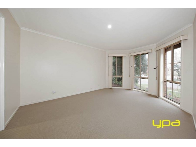 10 Kelly Avenue, Burnside VIC 3023