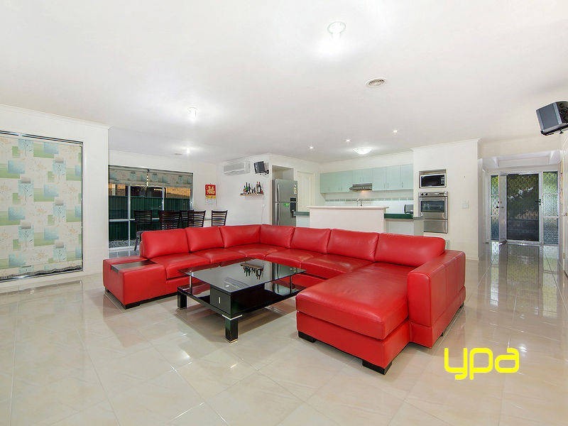 28 Mockridge Avenue, Burnside VIC 3023