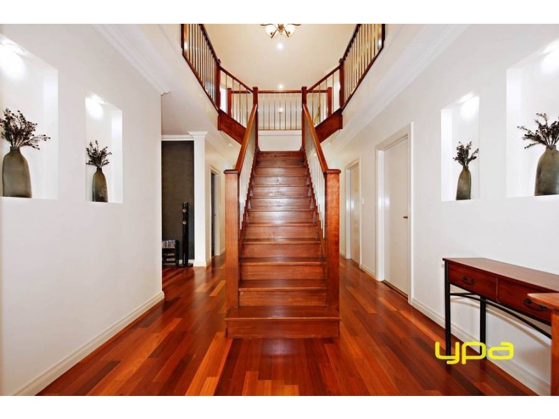 24 Clementson Drive, Caroline Springs VIC 3023