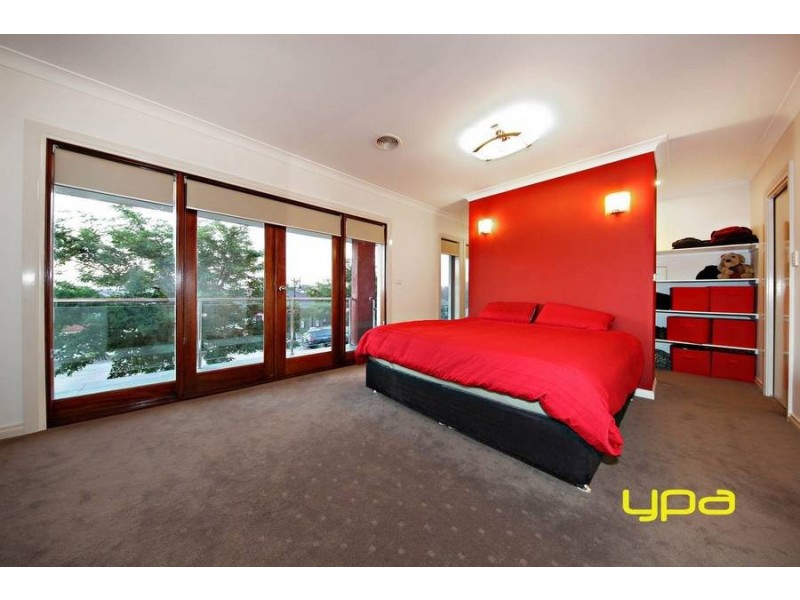 24 Clementson Drive, Caroline Springs VIC 3023