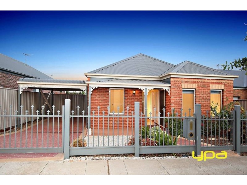 94 Oakview Parade, Caroline Springs VIC 3023