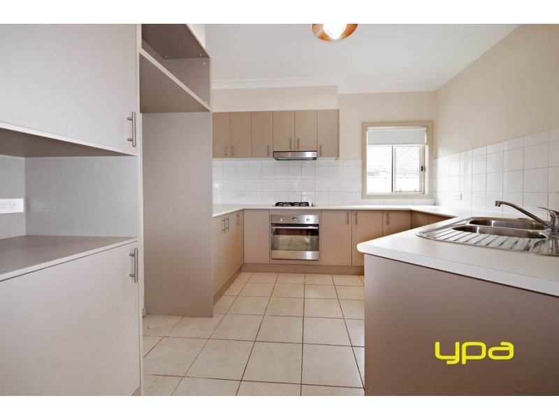 94 Oakview Parade, Caroline Springs VIC 3023