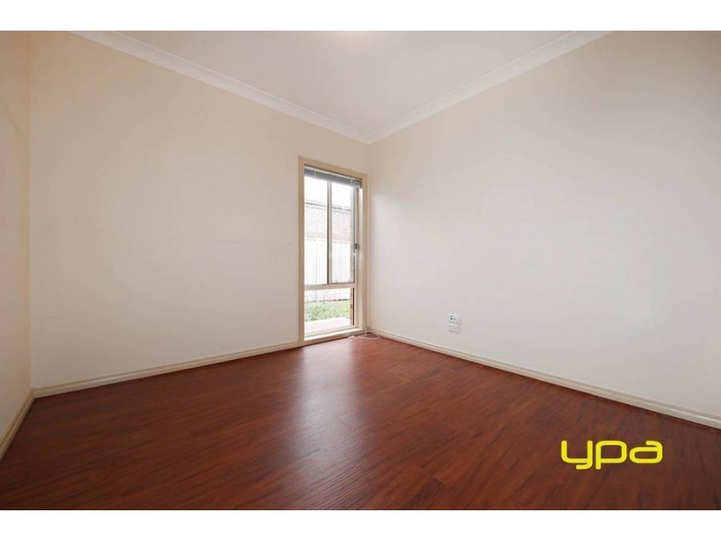 94 Oakview Parade, Caroline Springs VIC 3023