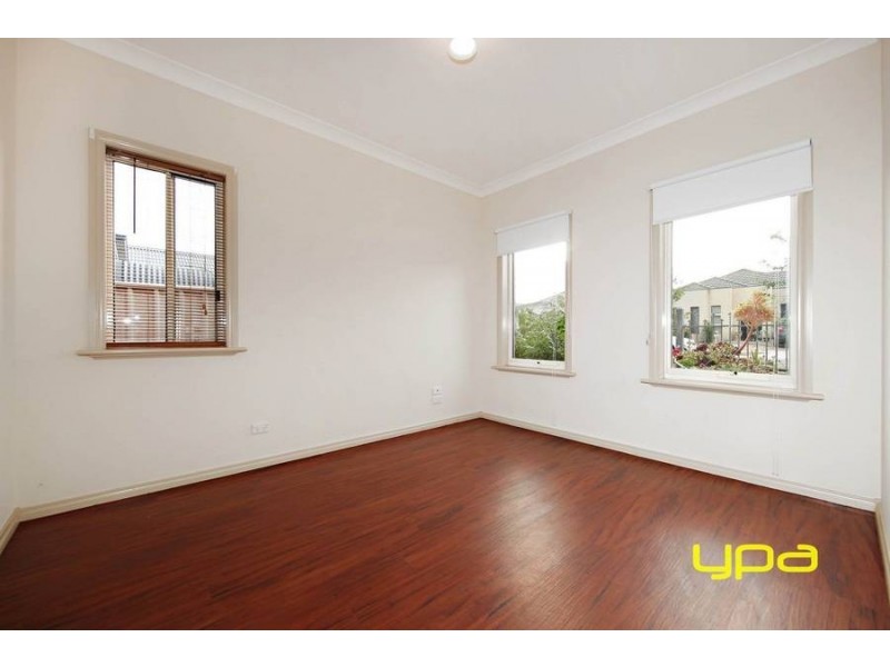 94 Oakview Parade, Caroline Springs VIC 3023