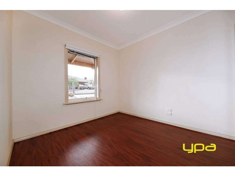 94 Oakview Parade, Caroline Springs VIC 3023