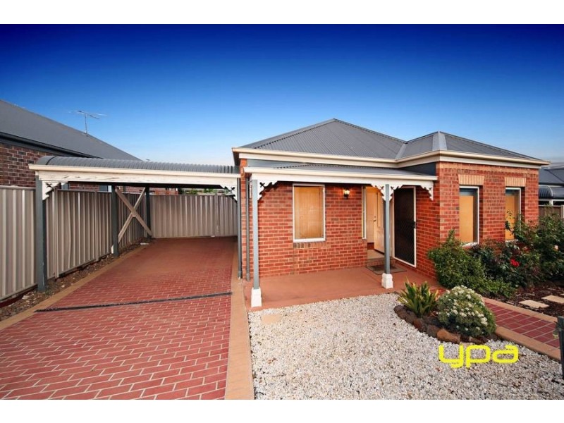 94 Oakview Parade, Caroline Springs VIC 3023