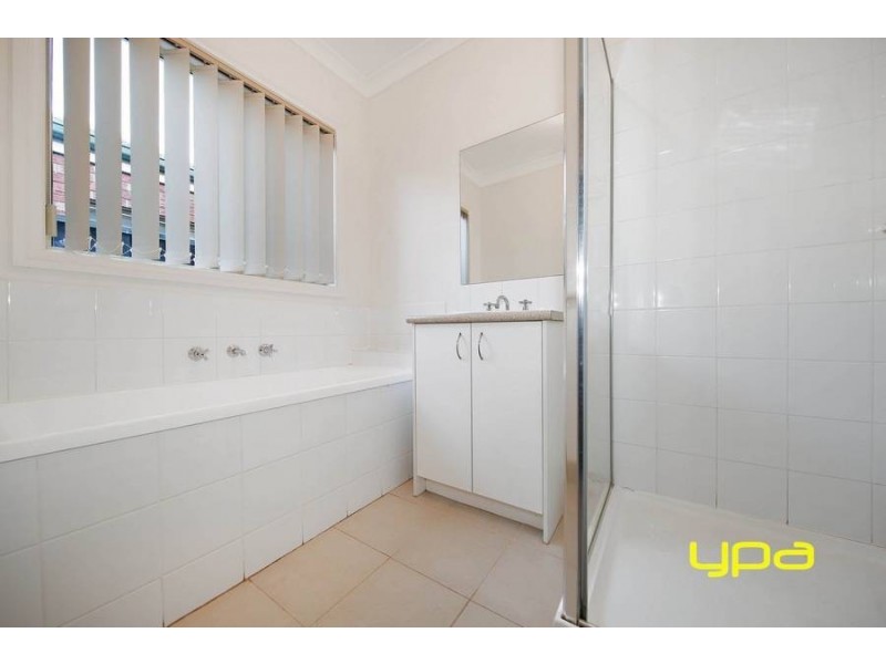 3 French Crescent, Caroline Springs VIC 3023