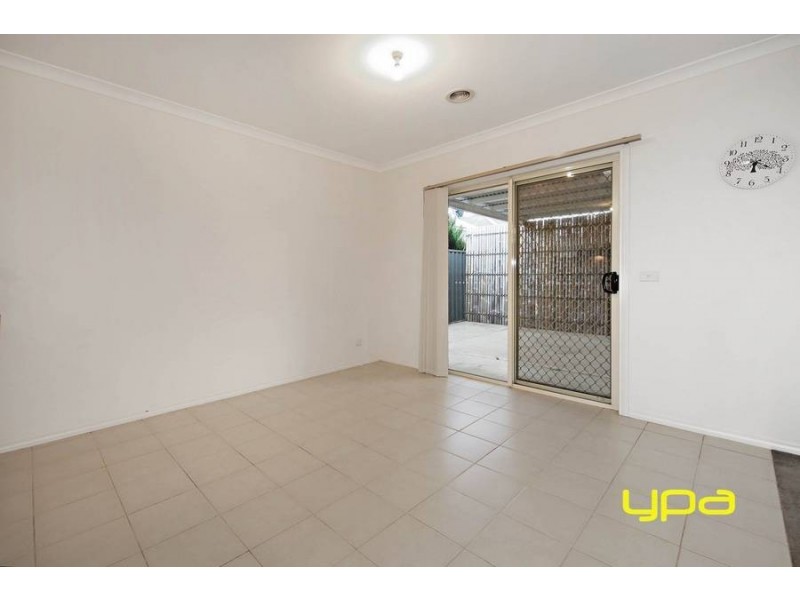 3 French Crescent, Caroline Springs VIC 3023